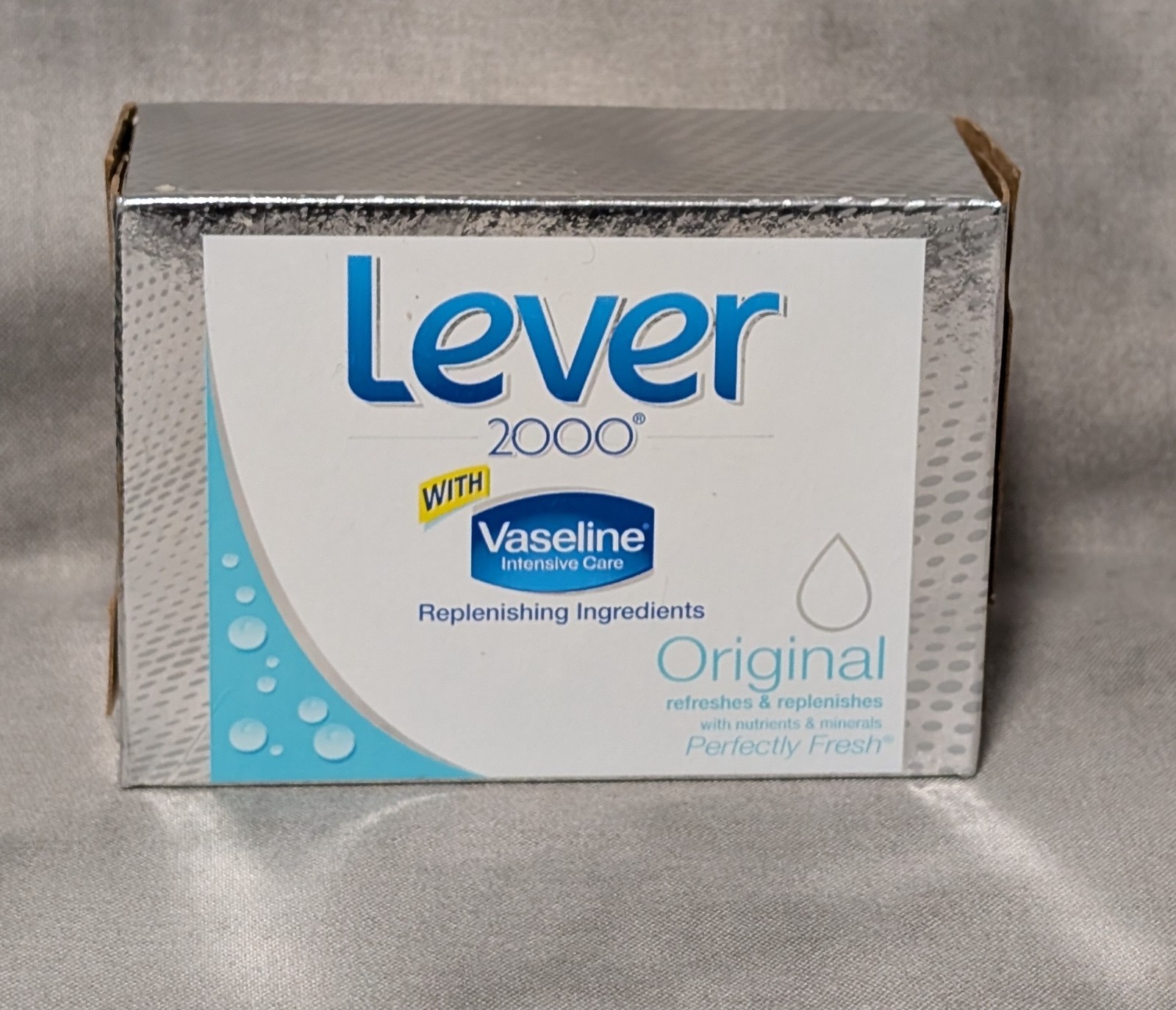 Lever 2000 Bar Soap With Vaseline Original Scent Perfectly Fresh 4oz