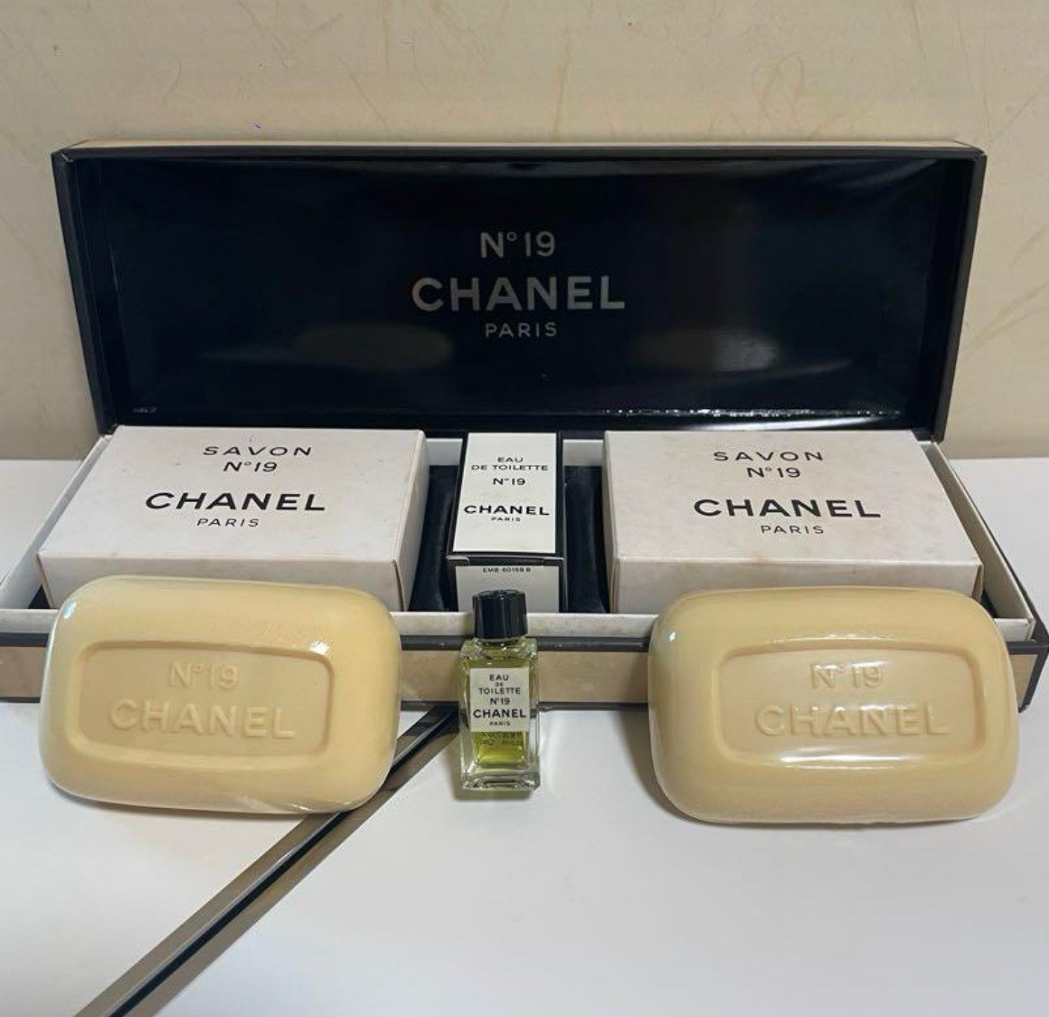 CHANEL Savon N°19 75g 2 pieces body soap+EDT Brand new, unused, ships from Japan
