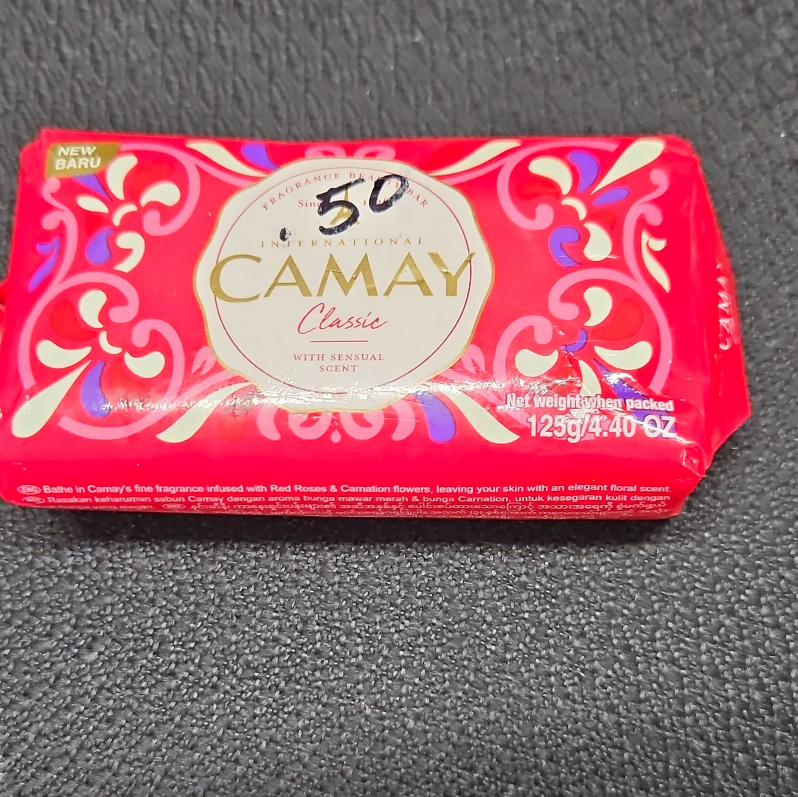 Camay Classic Fragranced Body Bar Soap 4.40 oz Floral Scent Red Roses