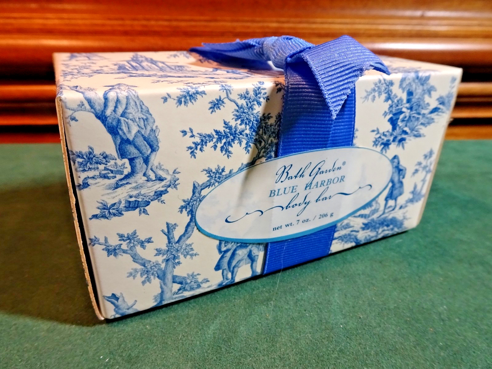 BATH GARDEN BLUE HARBOR BODY SOAP BAR, 2000, 7 OUNCES, SEALED TOILE BOX
