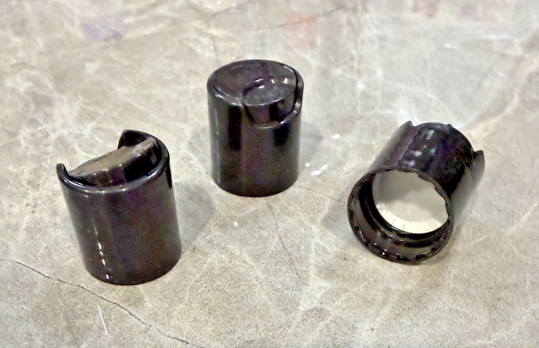 A 20/410 Smooth PP Black Disc Press Caps 20/410 with PS liner – 25 qty