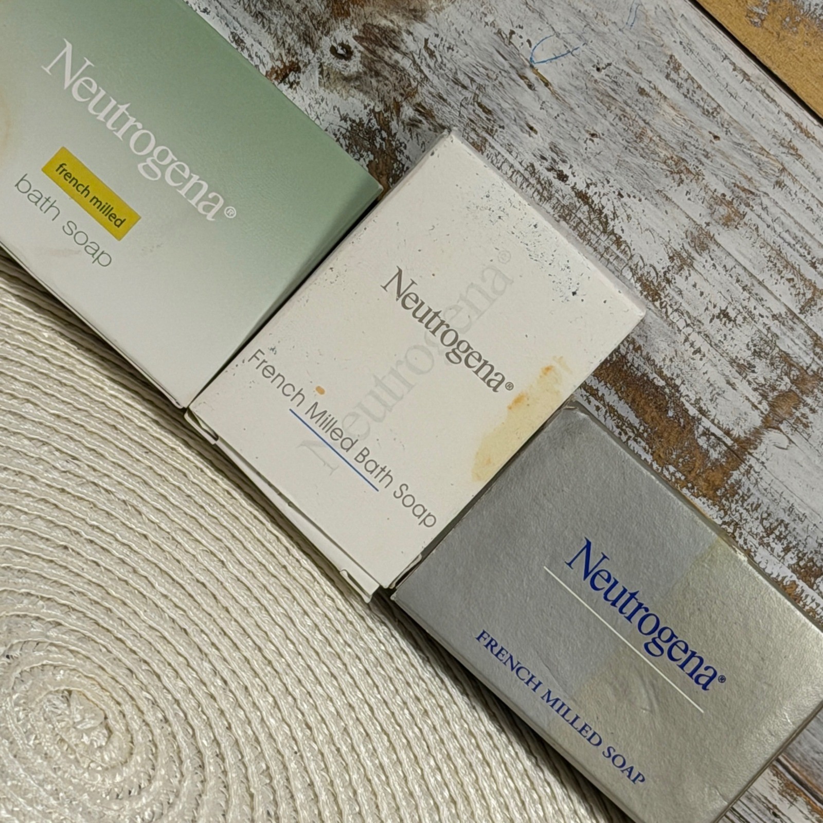 Neutrogena French Milled Bath Soap Vintage 3 Bar Set New Old Stock Collectible