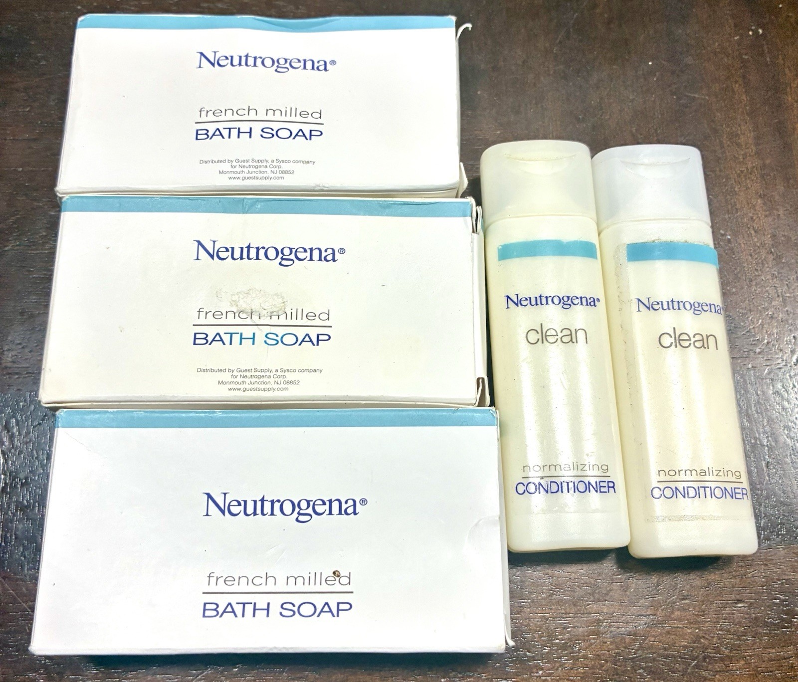 Neutrogena 3- French Milled Soap Bar 0.9 oz 2 Lotion Travel Size Lot Of 5