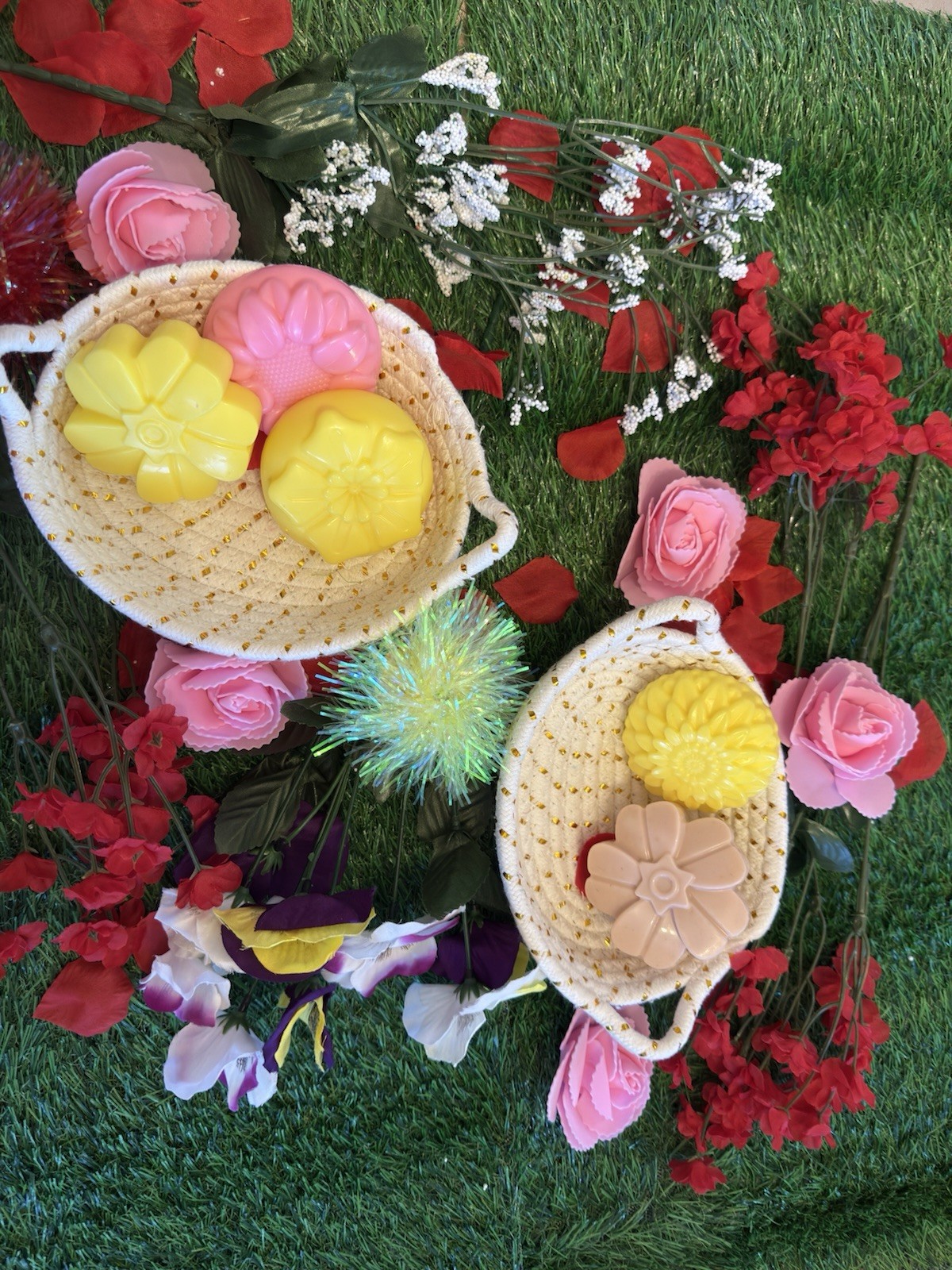 Packet of 3 Multicolor Floral Disc Assorted Soap Set for Body and Hands.