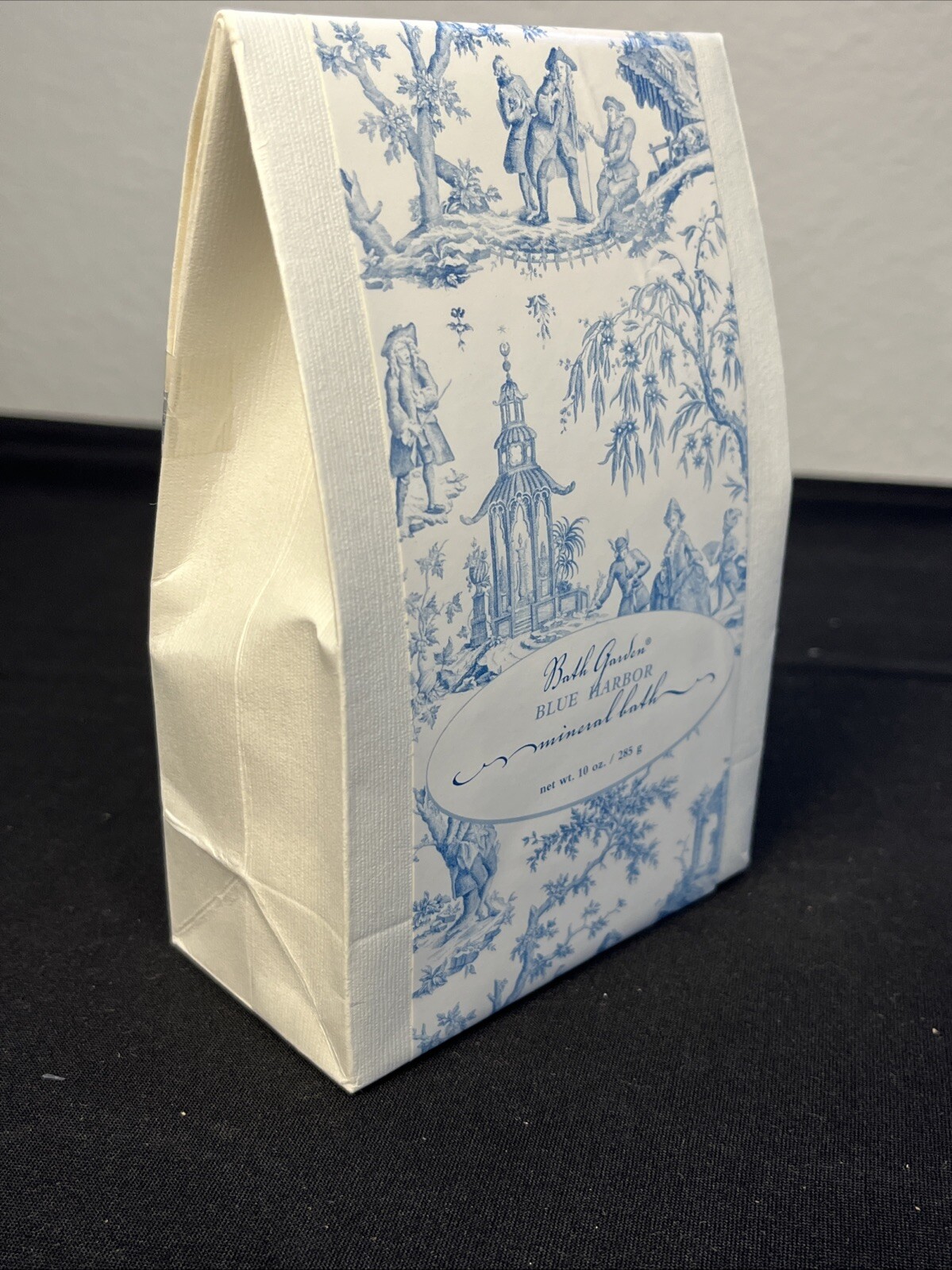 Bath Garden Blue Harbor Women’s White/Blue Mineral Bath Salt 10 oz