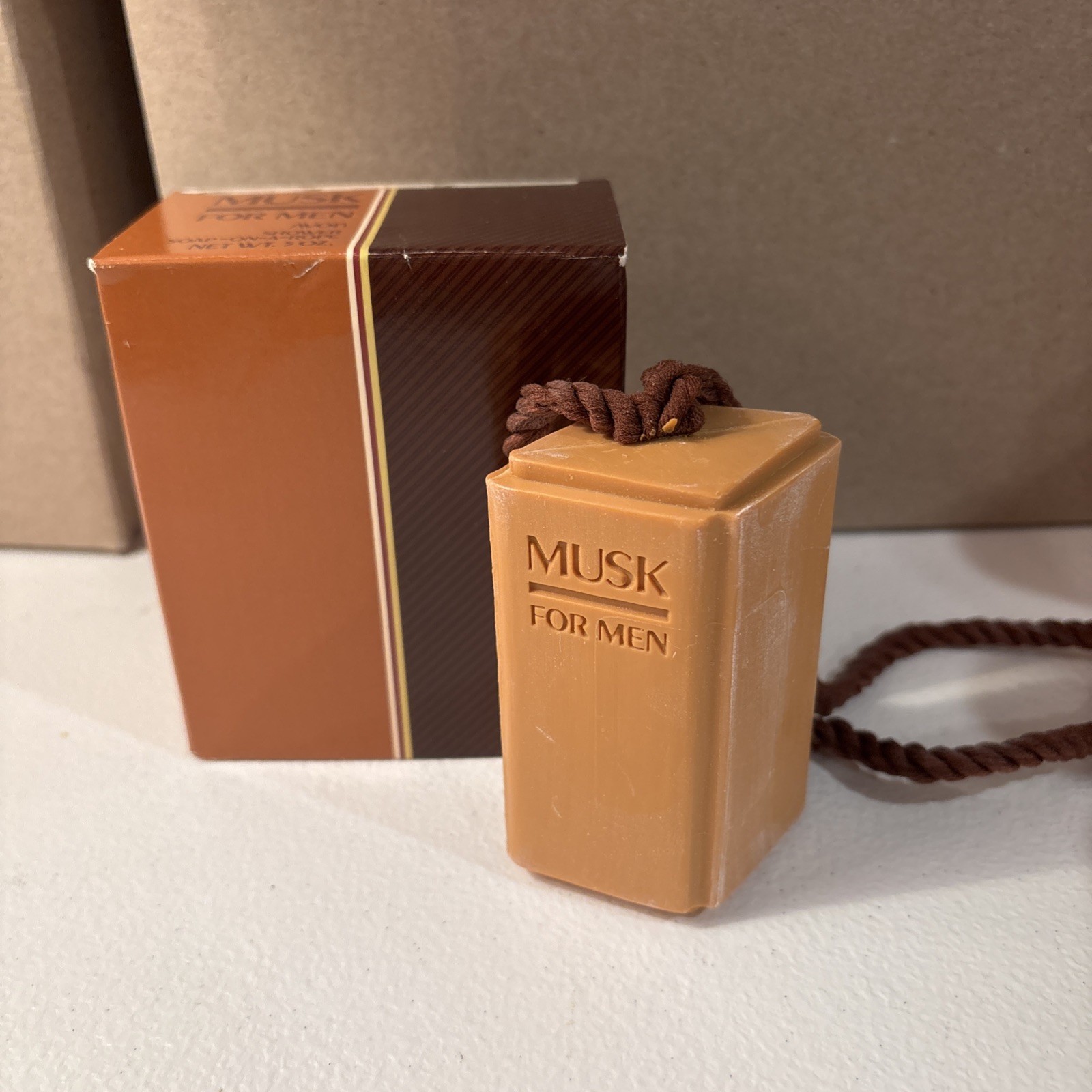 Avon Vintage Musk For Men Shower Soap On A Rope 5 oz w/ Original Box