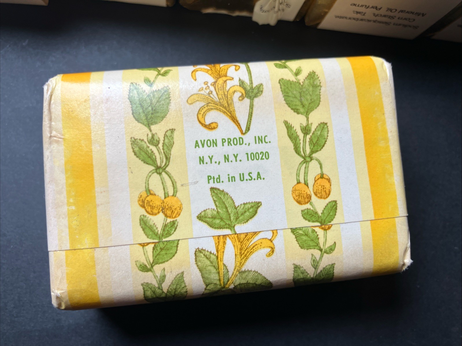 Avon Soap Honeysuckle Delagar Bath Cubes Made in England
