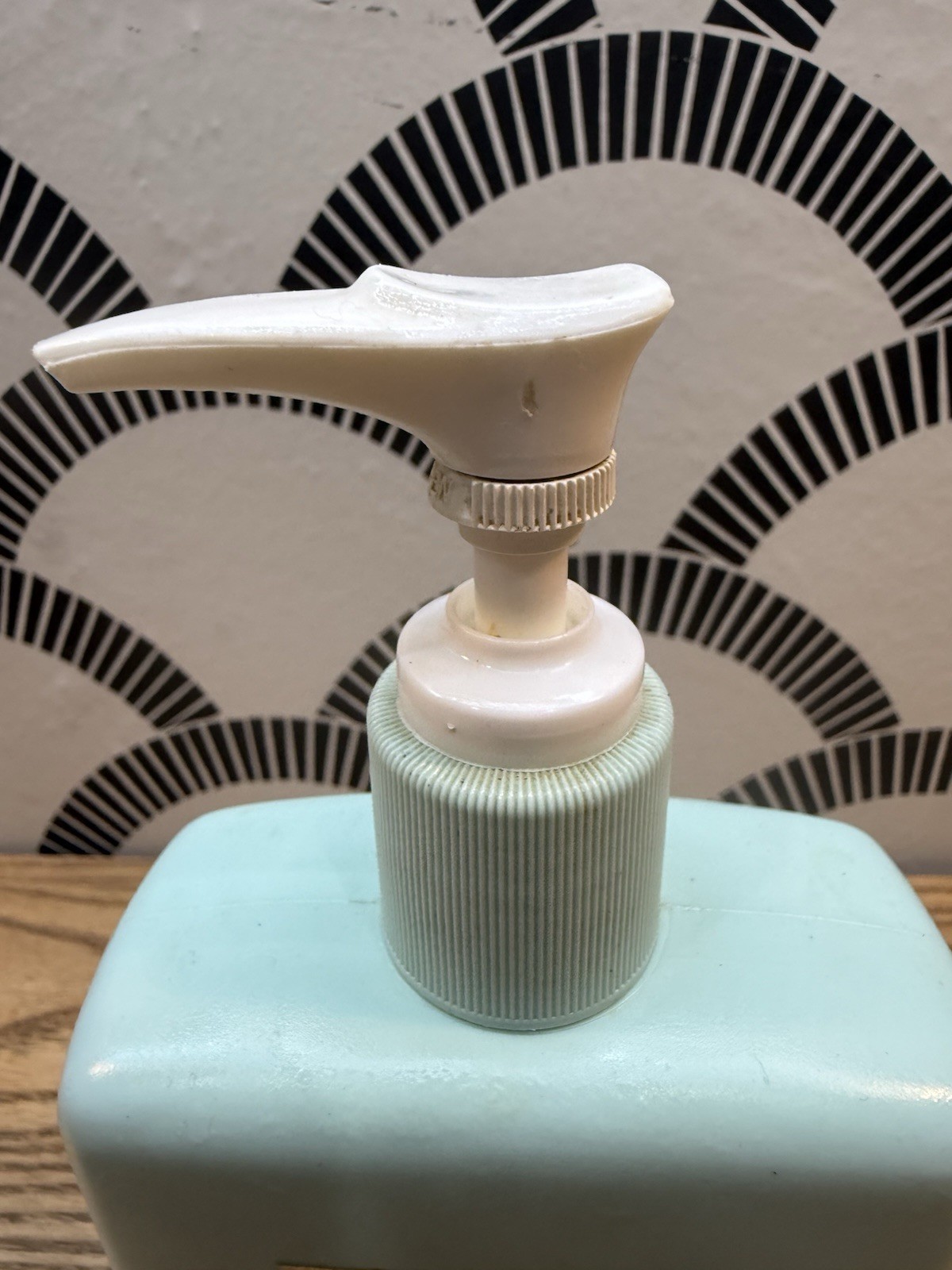 Vintage Estee Launder Youth-Dew Liquid Luxury Soap 10oz 80% Full – Rare!