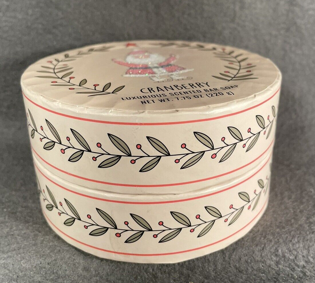 Christmas Soap Cranberry Scented Luxurious Bar Soap 7.75 oz . NEW