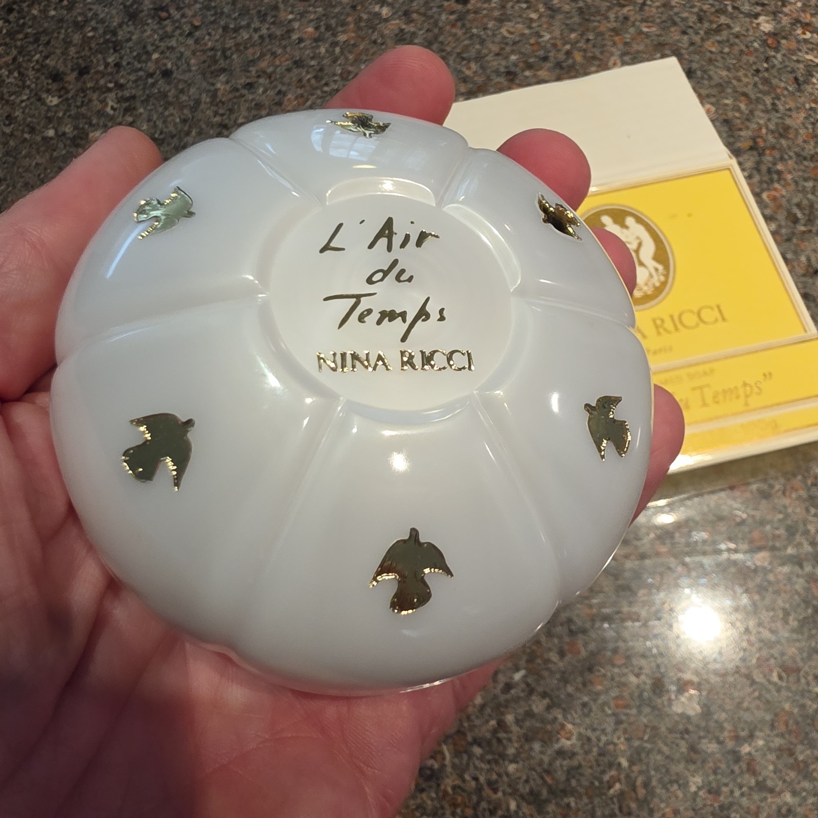 Nina Ricci L’air Du Temps Perfumed Soap 100G 3.5 Oz Paris France Bar Soap In Box