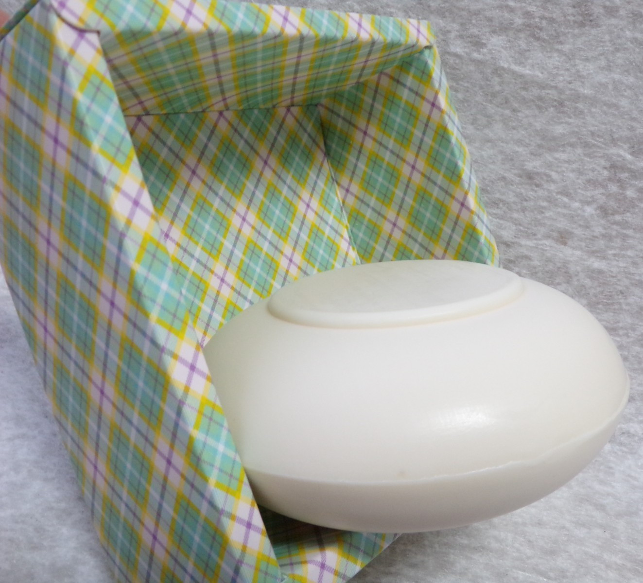 HAPPY EASTER NEW UNUSED SCENTED SWEET ALMOND BAR SOAP 7.75oz. IN OPENED BOX