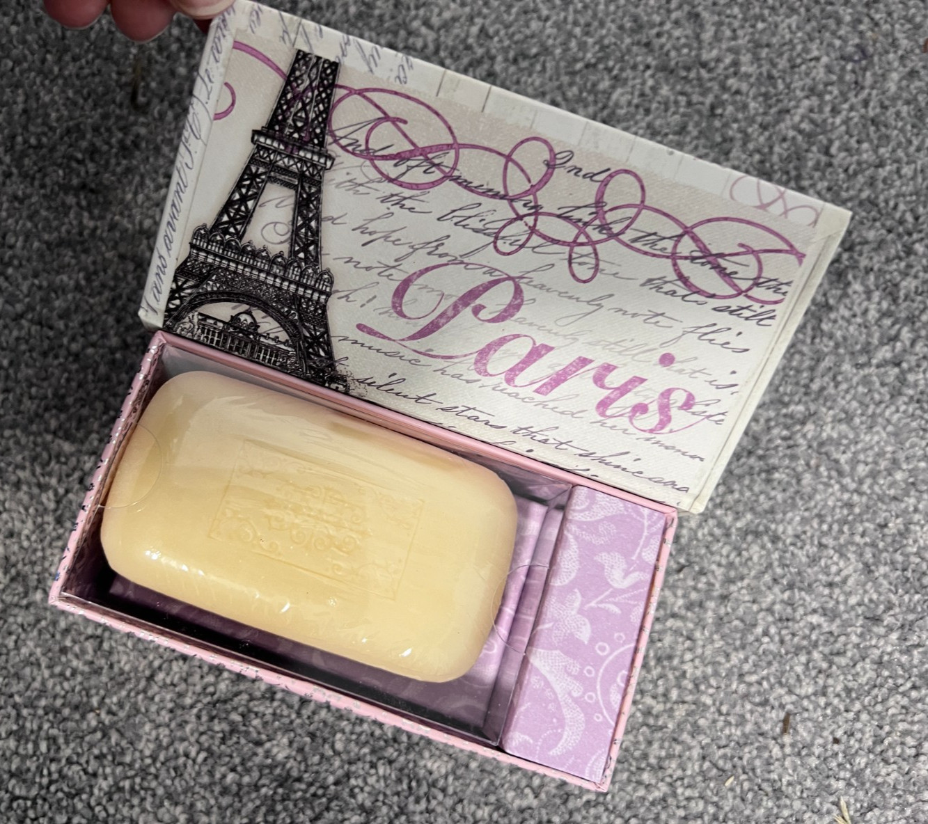 Pooch & Sweetheart ~Eifel Tower Paris ~ Music Box w/Rose Soap ~ NEW