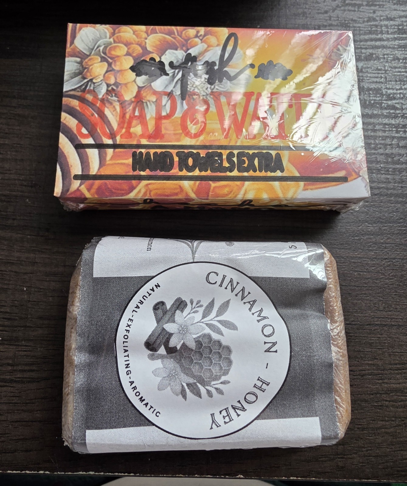 JABONES ARTESANALES – cinnamon & honey