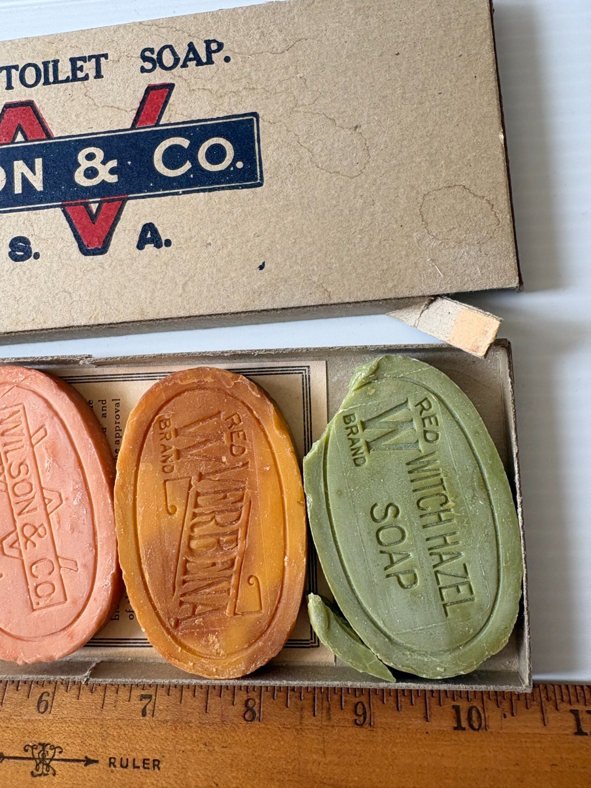 Vintage Wilson & Co Assorted Toilet Soap USA 5 Cakes Red W Advertising & Box