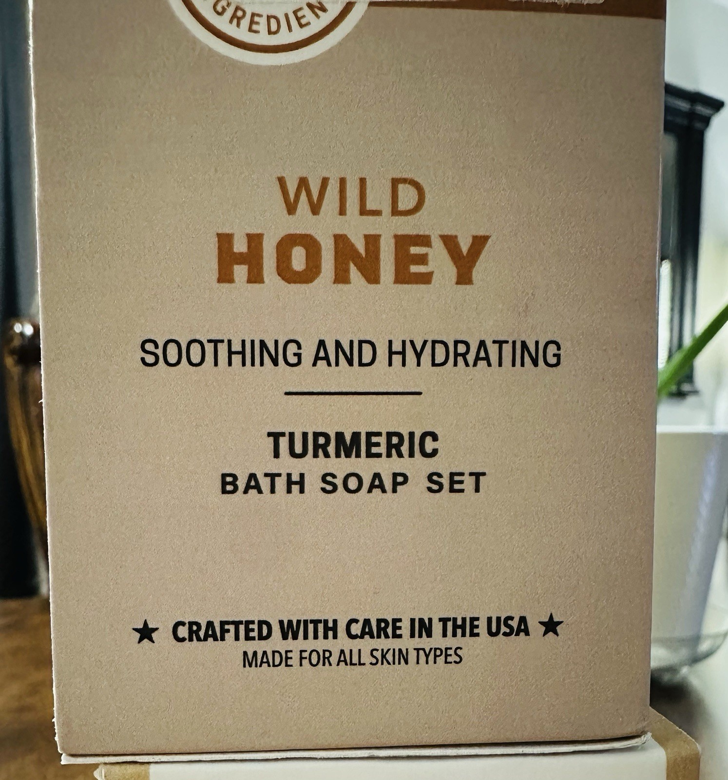 Provence Natural Cruelty-Free Wild Honey Soothing and Hydrating Turmeric Soap 3