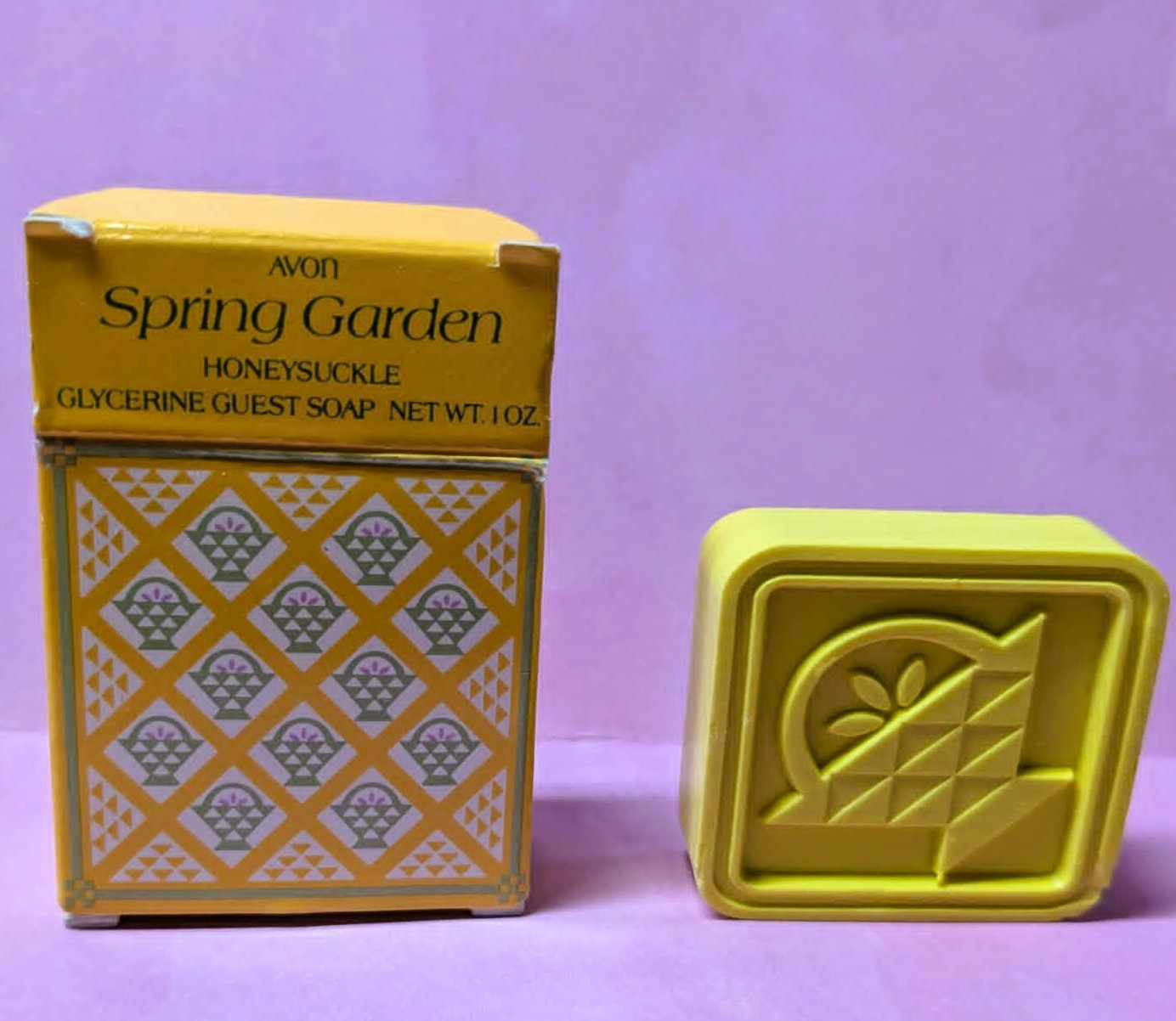 Vintage Avon 1985 Spring Garden Honeysuckle Glycerine Guest Soap NIB