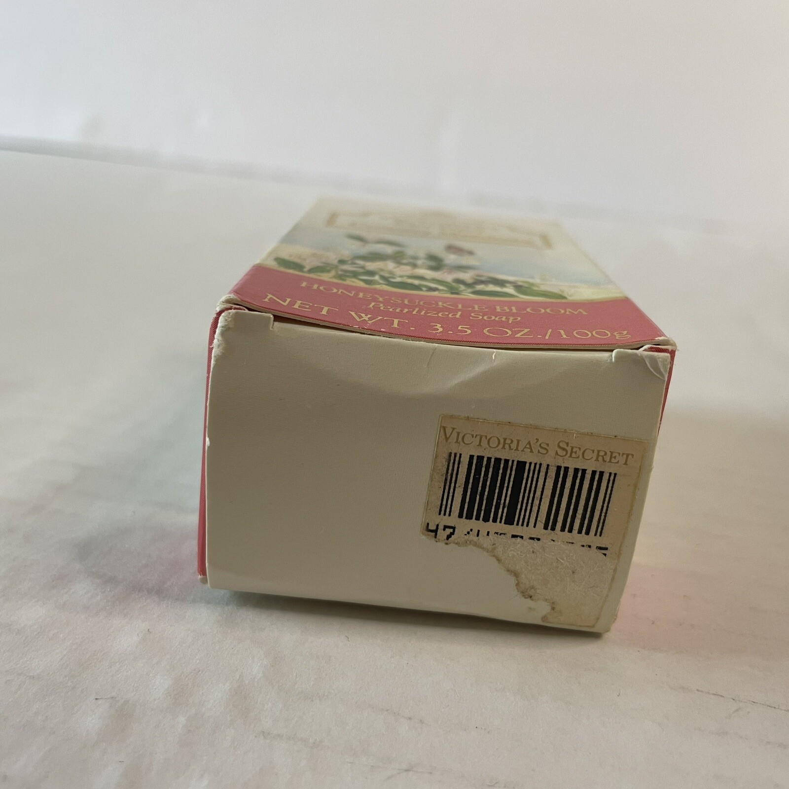 Victoria’s Secret Country Meadows Honeysuckle Bloom Pearlized Bar Soap 3.5 Oz