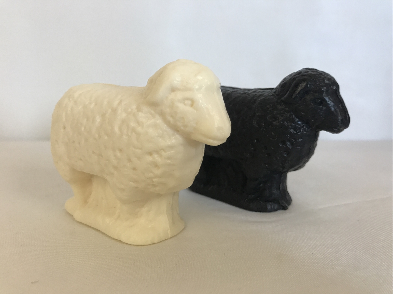 GIANNA ROSE ATELIER FRENCH MILLED FARMHOUSE SOAP BLACK SHEEP & WHITE SHEEP