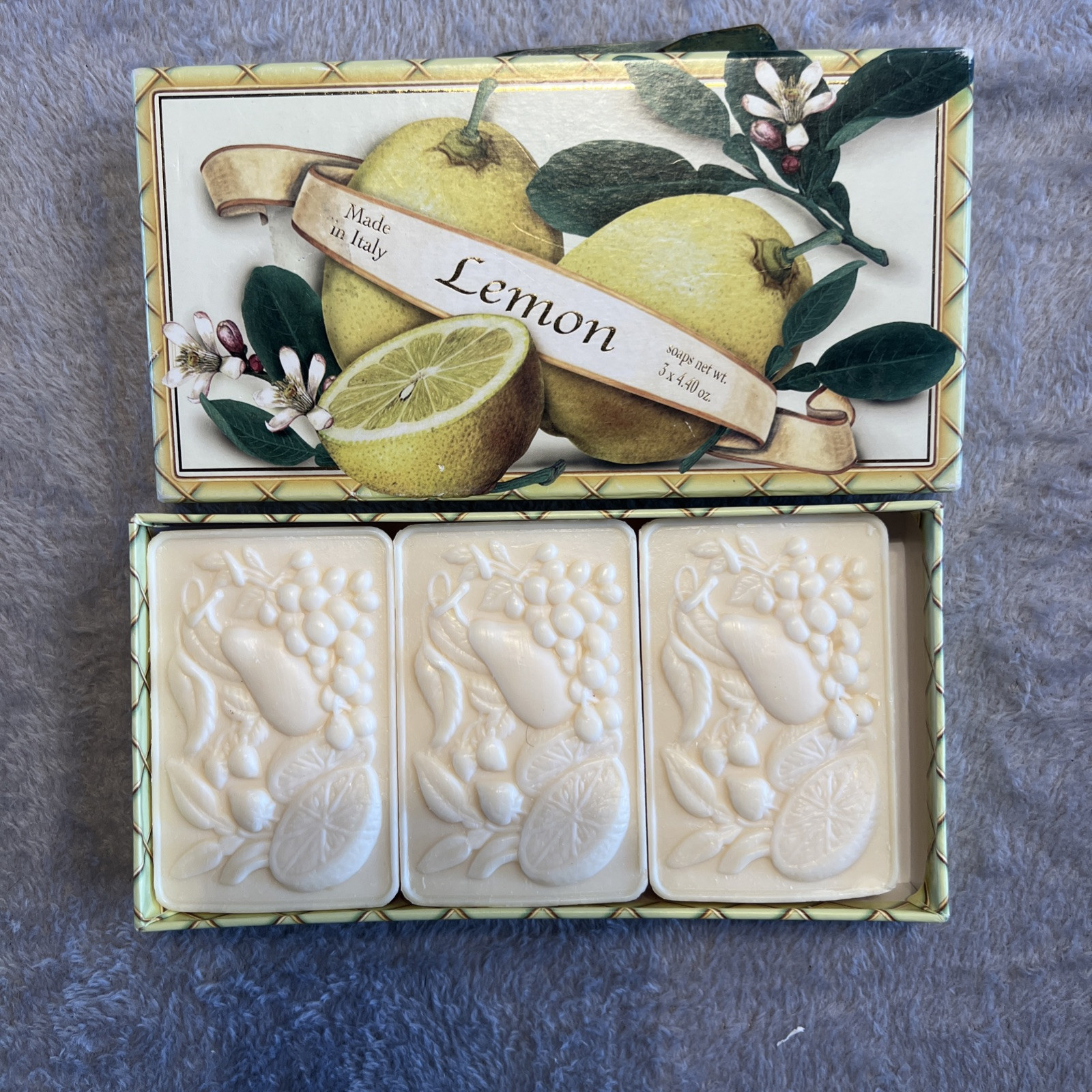 Saponificio Artigianale Fiorentino Green Tea and Lemon Scented Soap Set of 3
