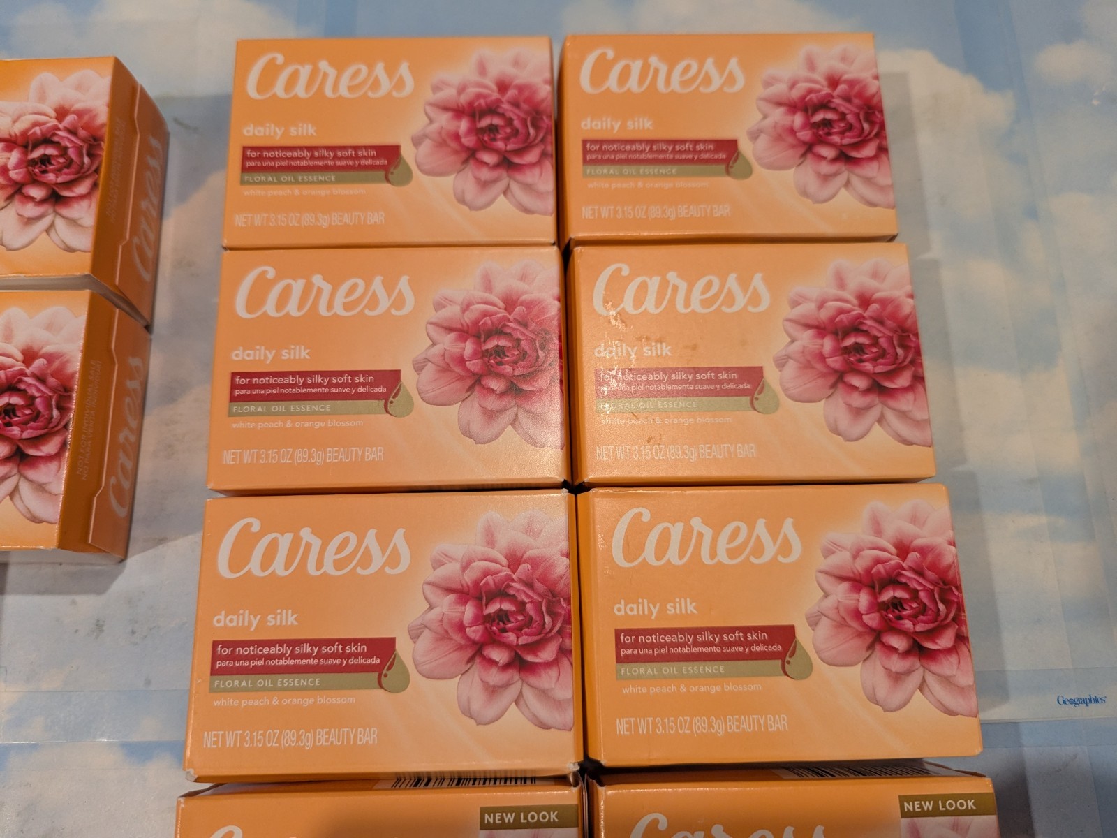 LOT (14) CARESS DAILY SILK BAR SOAP FLORAL OIL ESSENCE 3.15/3.75 OZ