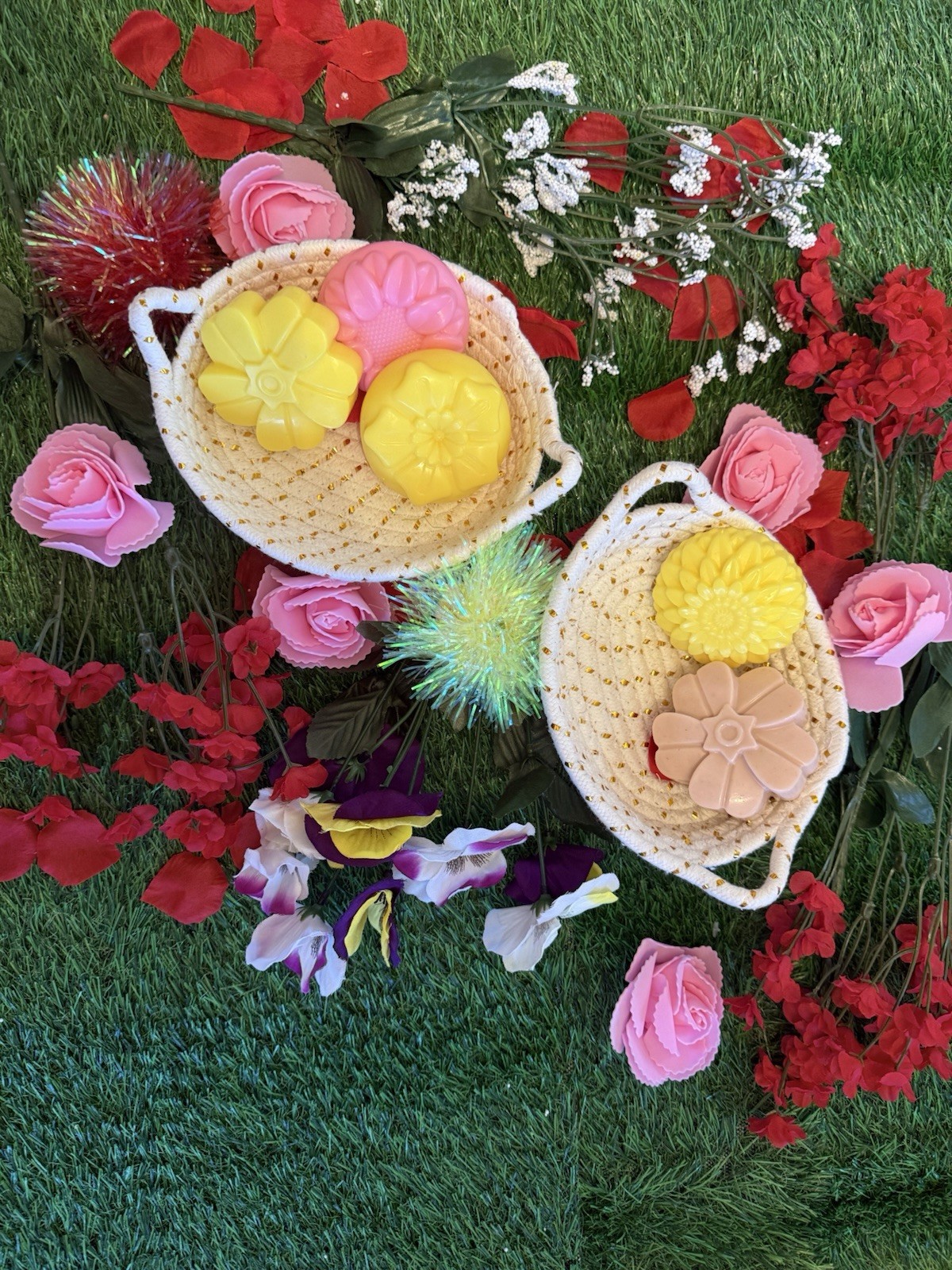 Packet of 3 Multicolor Floral Disc Assorted Soap Set for Body and Hands.
