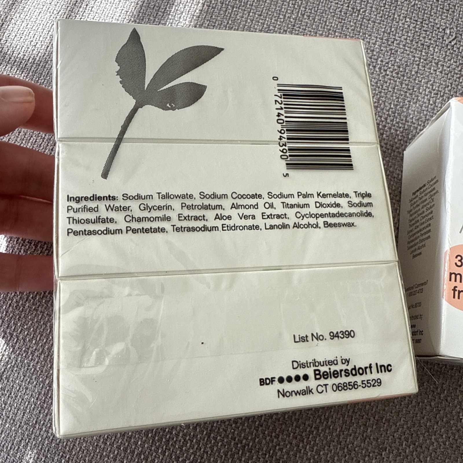 4 Basis Sensitive Skin Bar Soap Cleans Soothes 4 oz