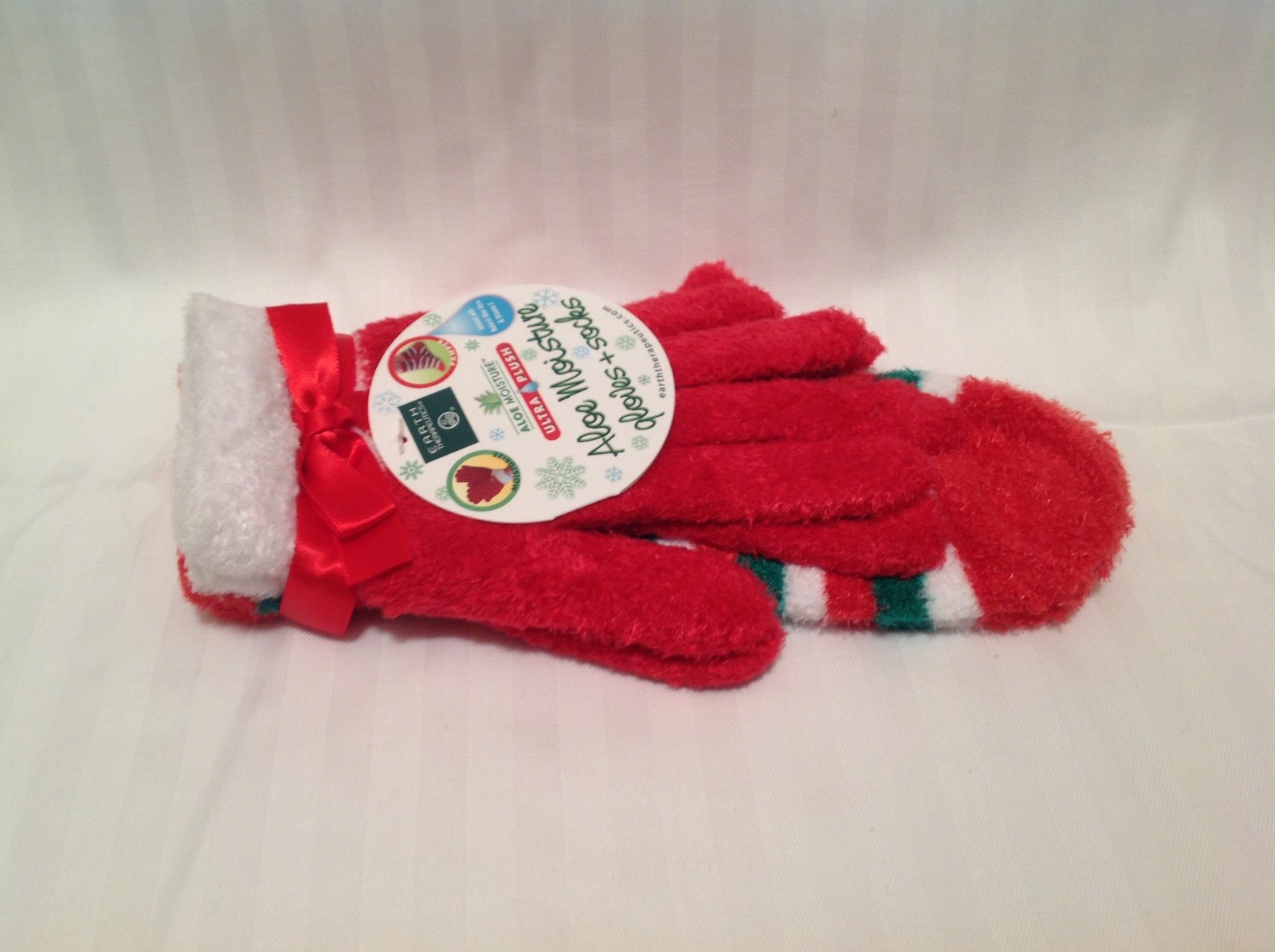 Earth Therapeutics Aloe Moisture Gloves & Socks 2-pk Gift Set Red/ White/Green
