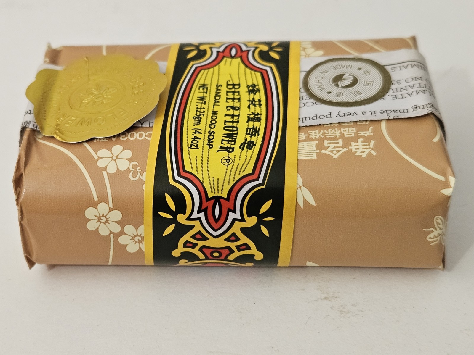 Bee & Flower Sandal Wood Soap Bar – 4.4 oz Gold Seal New