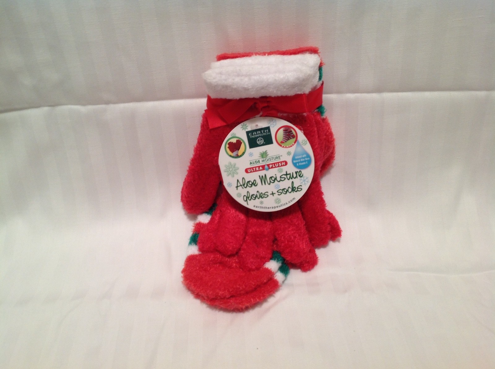 Earth Therapeutics Aloe Moisture Gloves & Socks 2-pk Gift Set Red/ White/Green