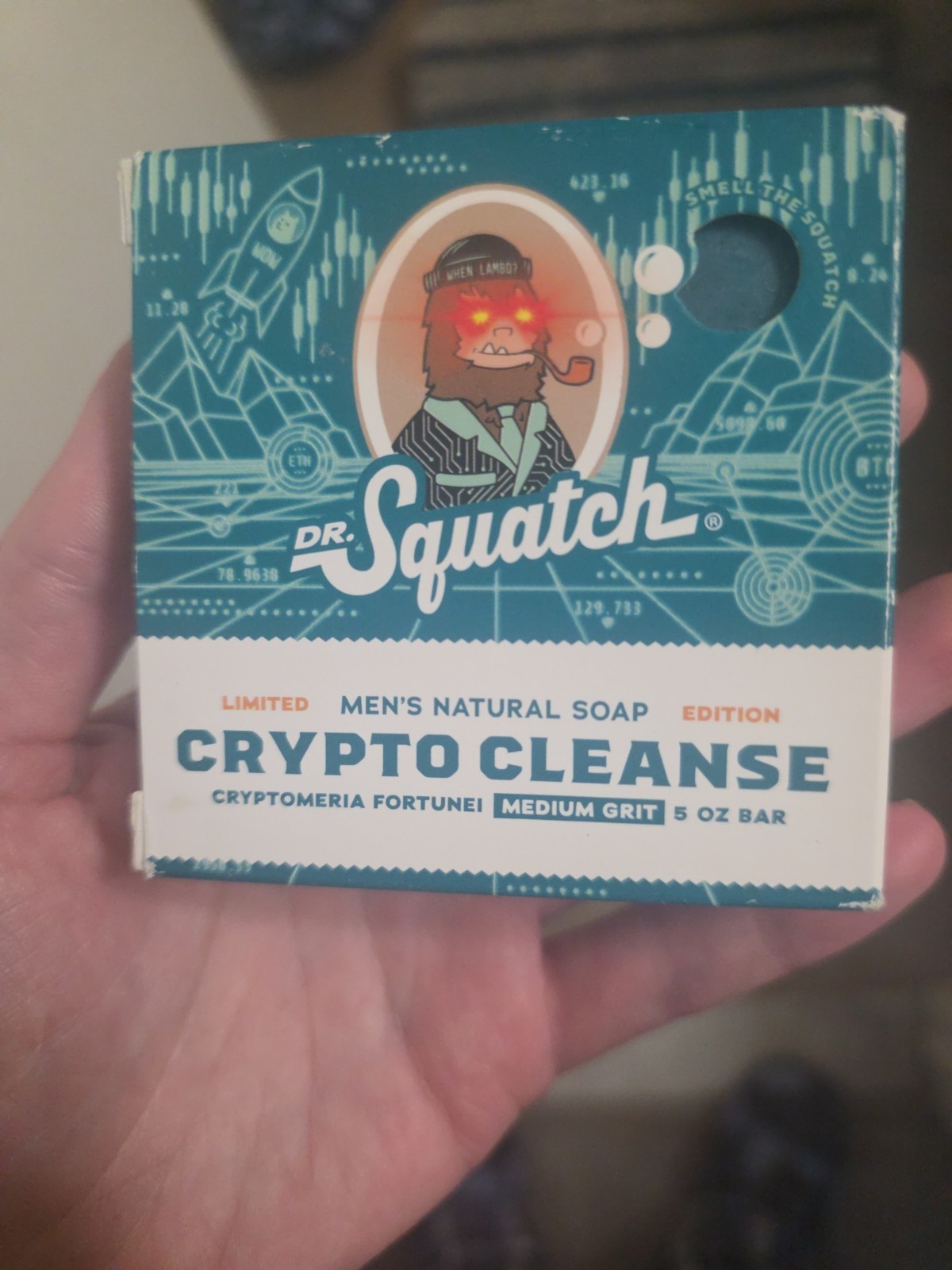 DR. Squatch Crypto Cleanse Medium Grit Men’s Natural Soap – 5oz.