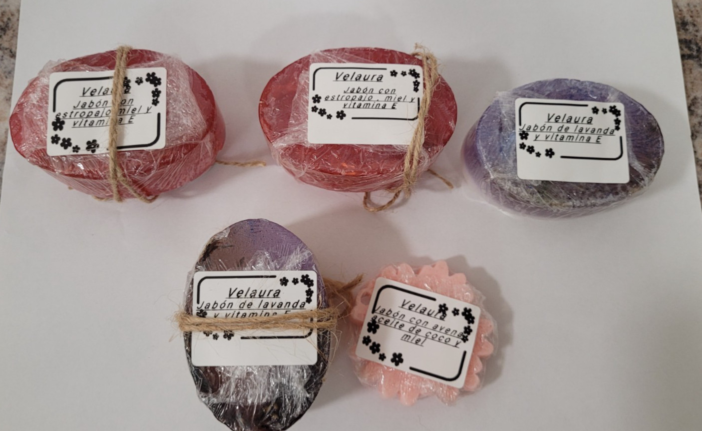 2 Loofah soaps with honey and vitamin E 2 Lavender soaps with vitamin E 1 Oatmea