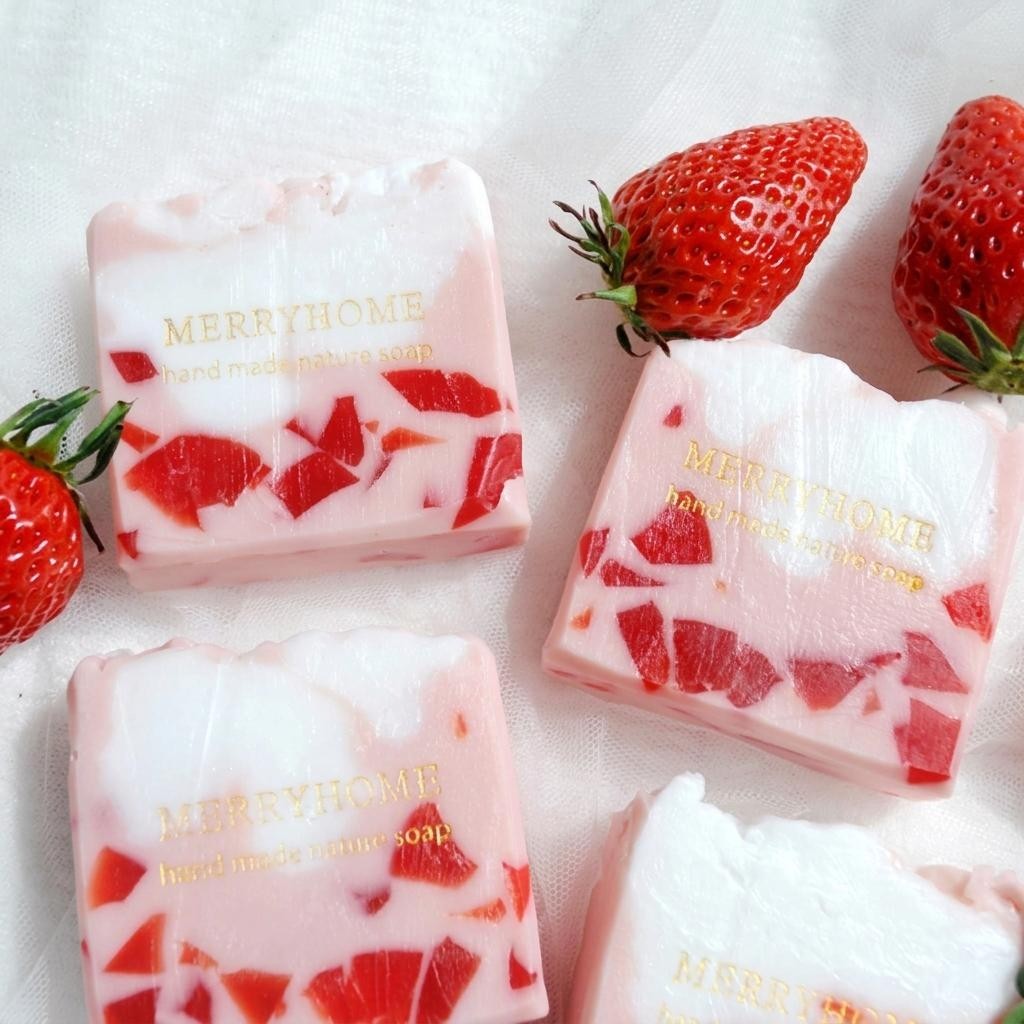 [K Beauty] Merry Home Strawberry Handmade Soap Vitamin C Milia 110g / 3.88 oz
