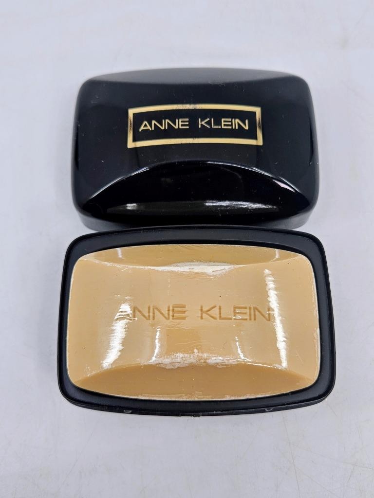 Anne Klein 3.3 Oz Bar Soap + Travel Case Sealed NWOB Floral Scented Discontinued