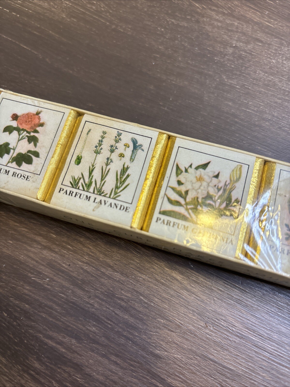 The Fragrance of an English Country Garden Assorted Soap Set of 6 (9 oz total)