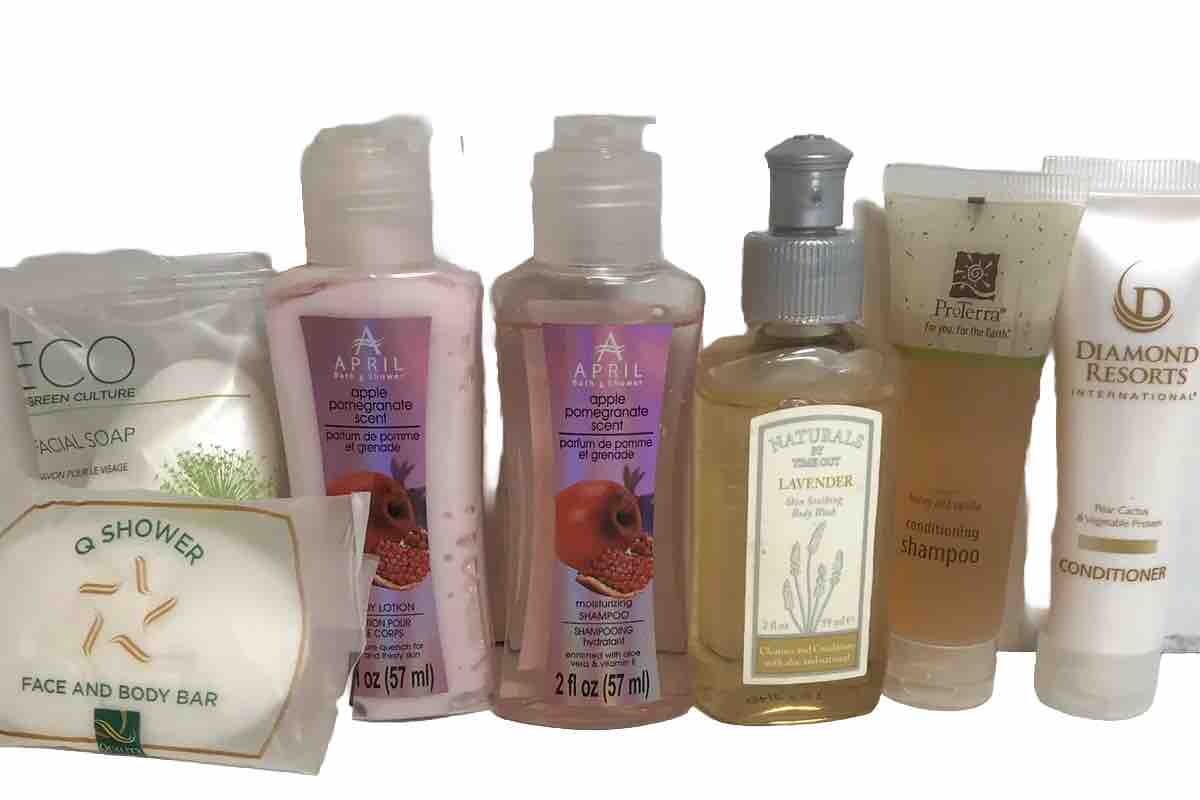 Lot Of 7 Small Bath Toiletries 2 Oz , 1 Oz, .9 Oz, 7 Oz Items New