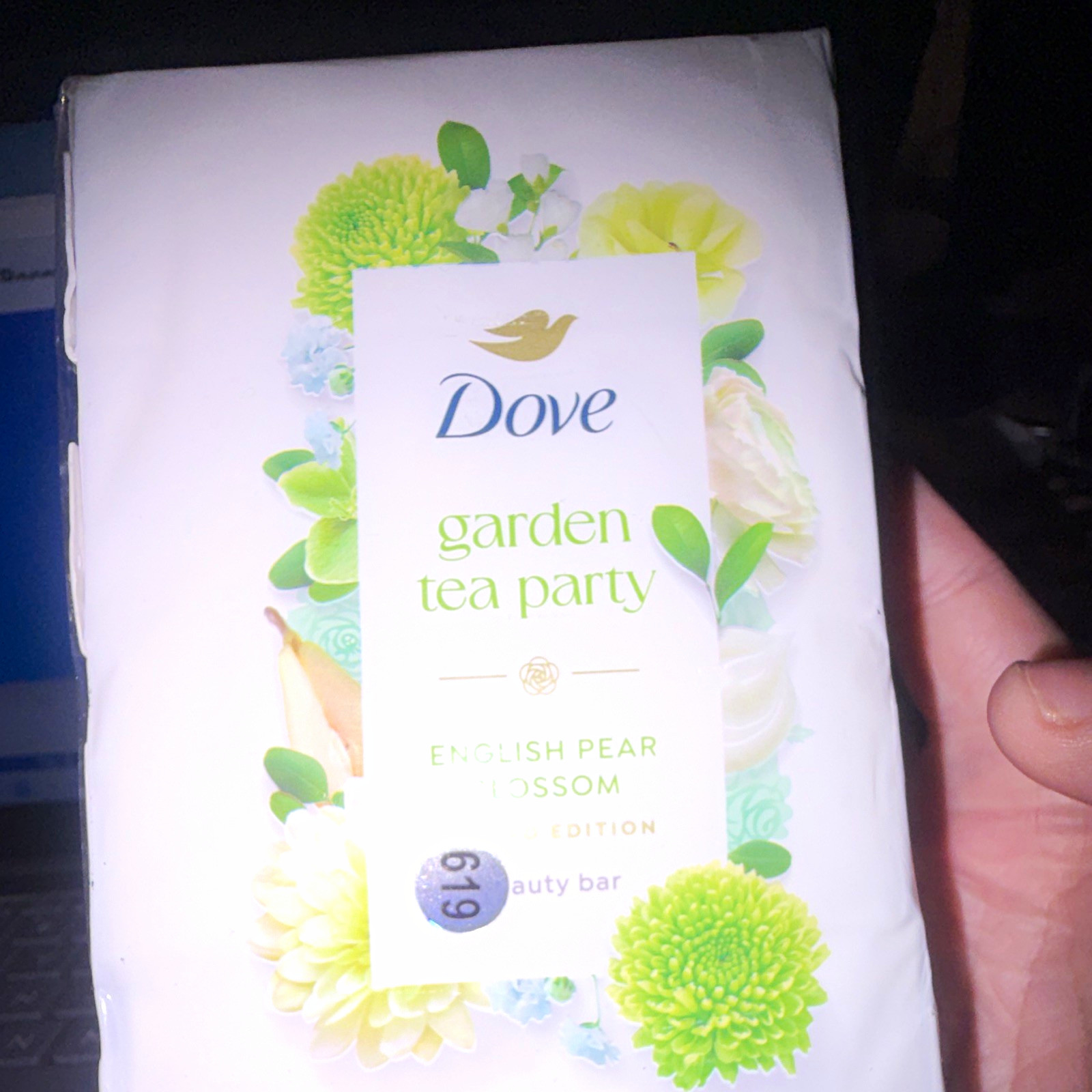 Dove Garden Tea Party English Pear Blossom Limited Edition Beauty Bar 3.75 oz