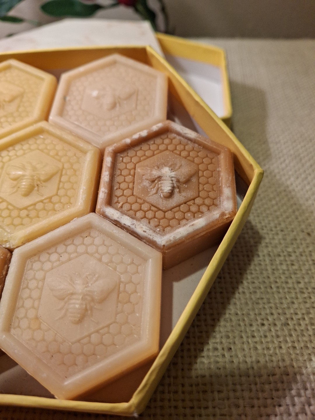 Pre de Provence 7 Small Assorted Honey Soaps Lavande Miel Made in France