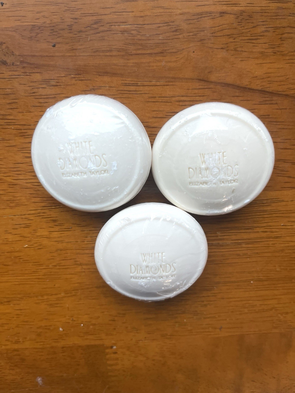 Elizabeth Taylor White Diamonds Perfumed Soap Round .87 oz Lot Of 3