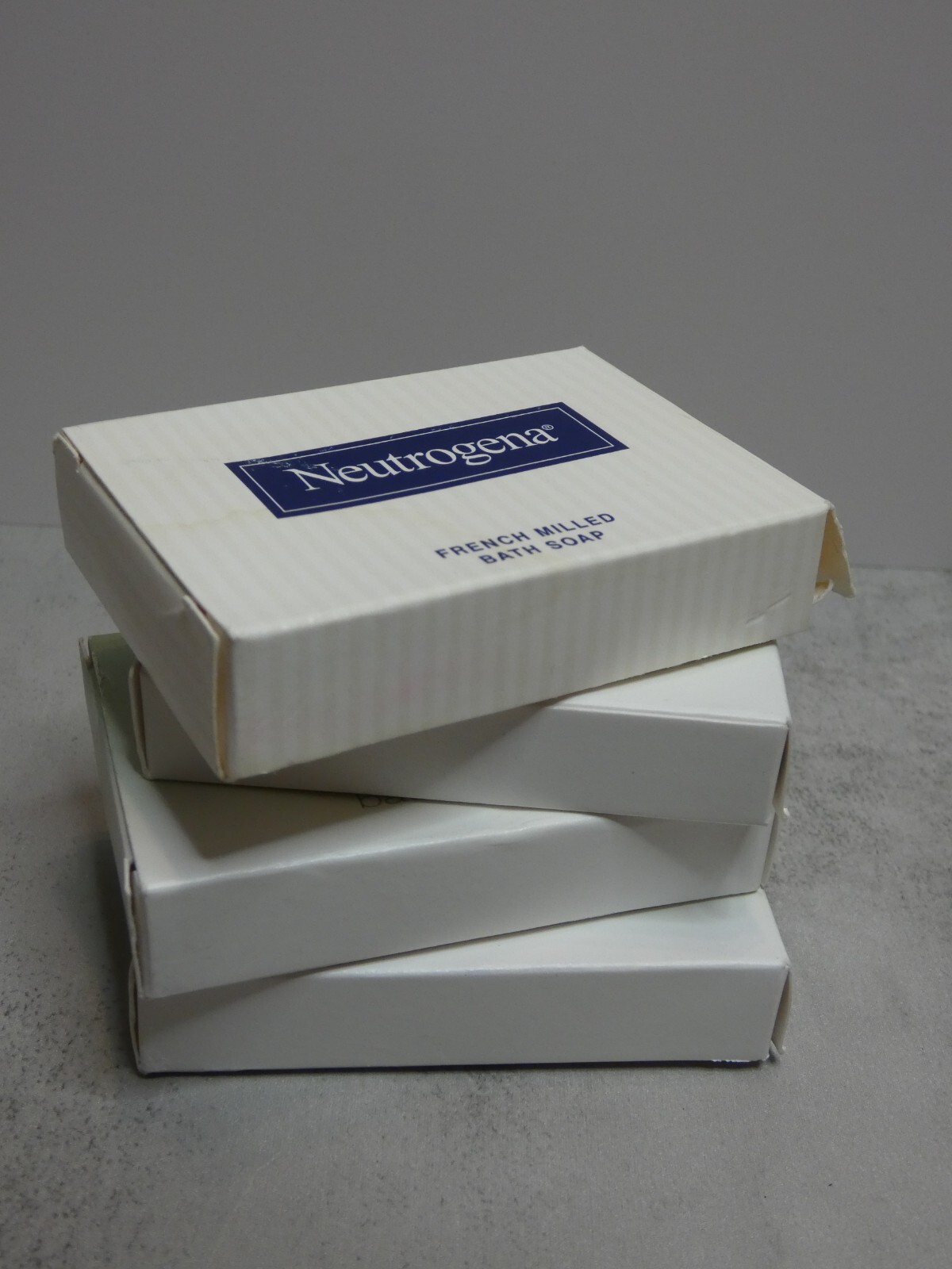 Neutrogena Travel Set of 4 French Milled Bath Soap New 1.25 oz Each
