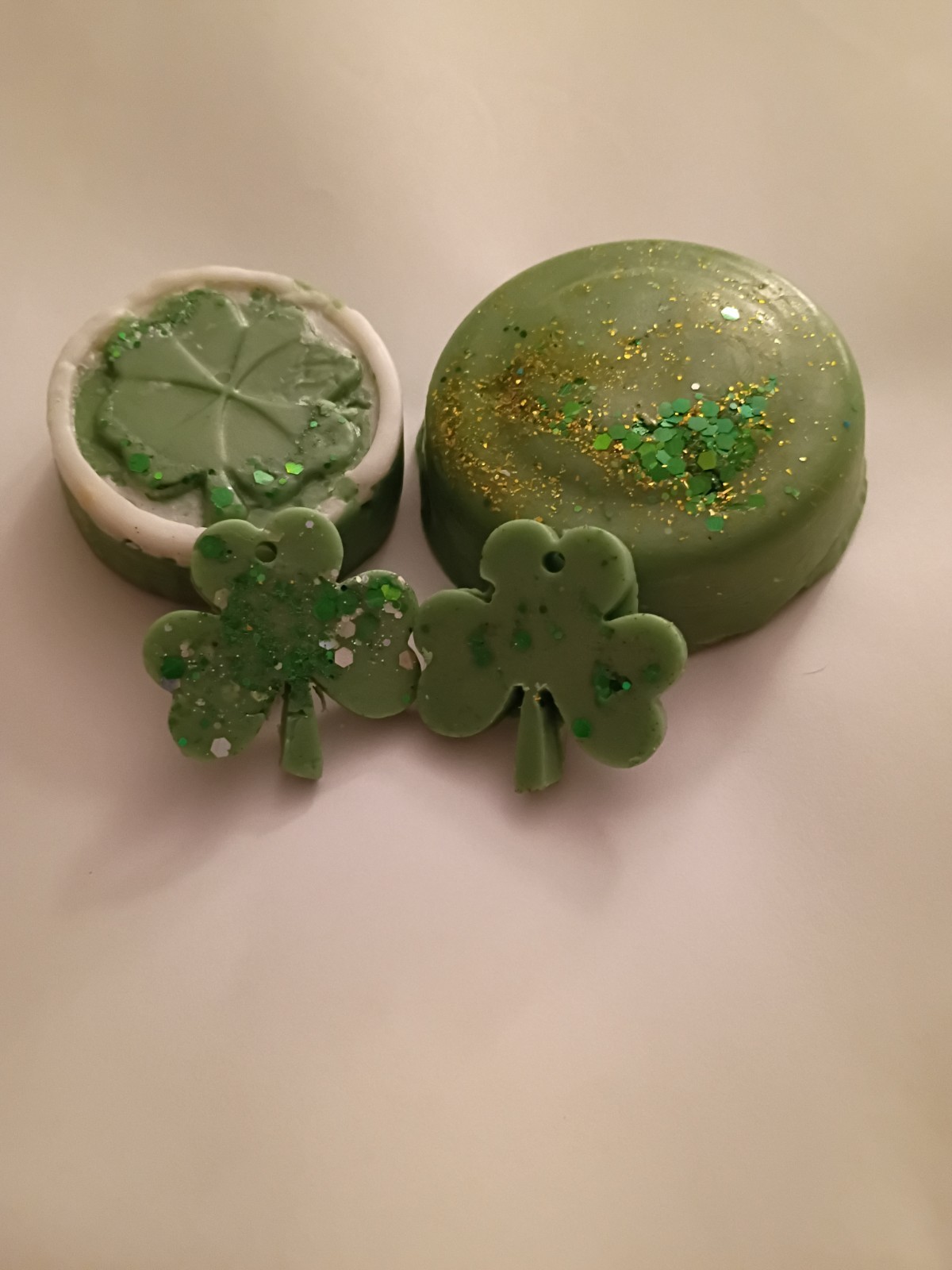 4-Green Soaps.2-Mini, 1-med Shamrocks, 1-XLround Glittery bar,Shea/Coconut Oil.