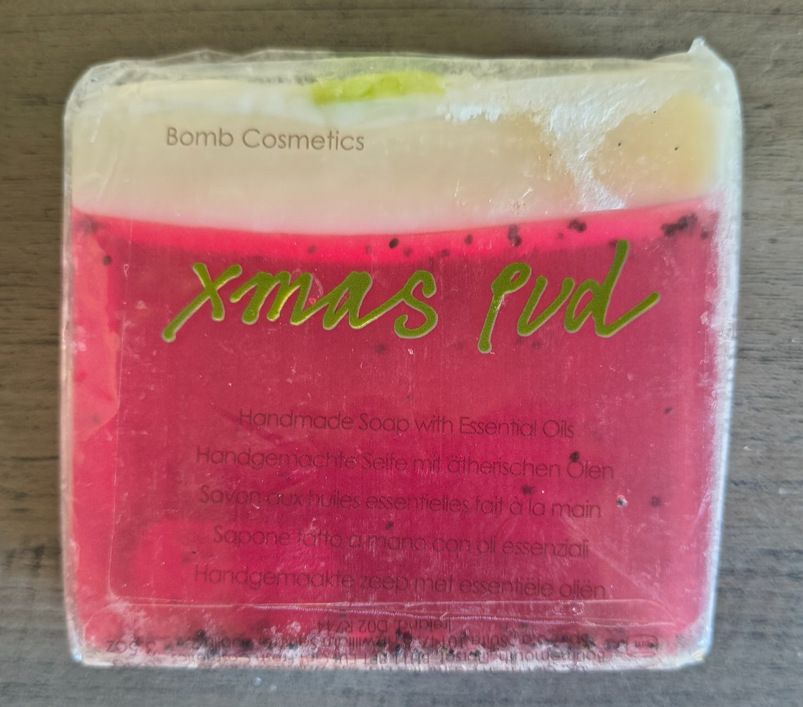 Bomb Cosmetics X-mas Pud SOAP Handmade Essential Oils Fruitcake Themed NEW