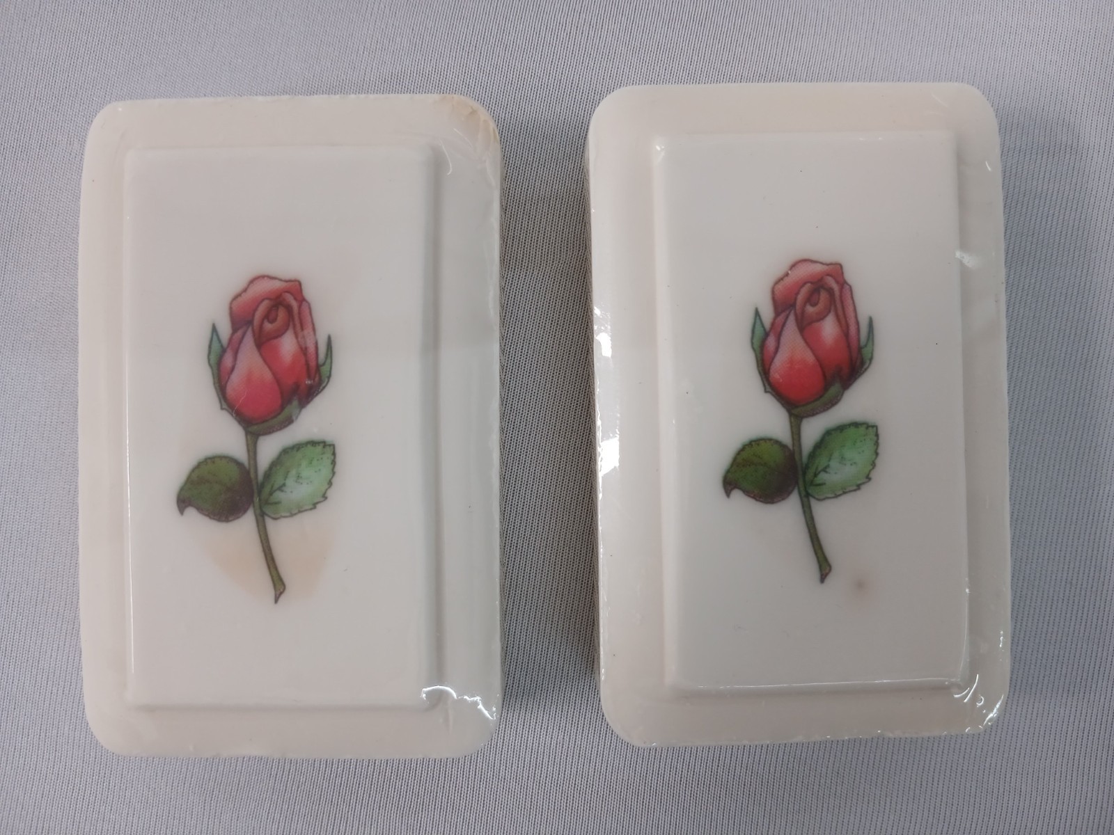 VINTAGE KATHERINE GRAY FRENCH MILLED SOAP WITH COLD CREAM ROSE FLOWER PRINT