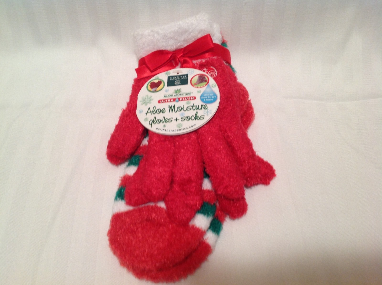 Earth Therapeutics Aloe Moisture Gloves & Socks 2-pk Gift Set Red/ White/Green