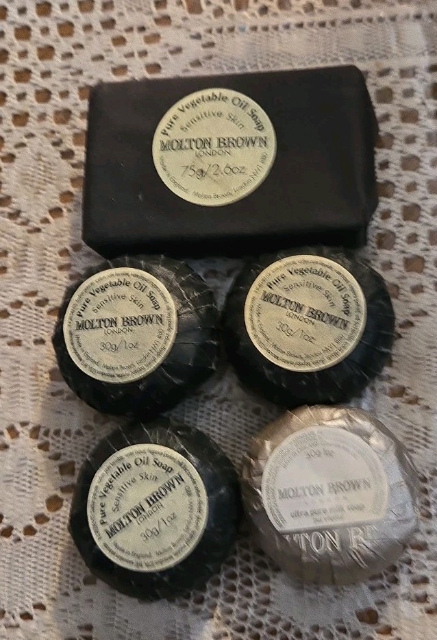 5 Lot MOLTON BROWN Pure Veg Oil Soap(3) – 1 Oz , Ult Milk Soap -1oz, Veg Oil 2.6