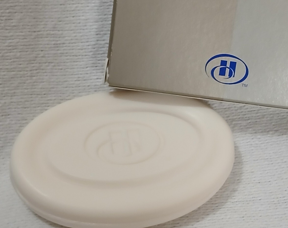 Neutrogena French Milled Bath Soap Lot of 2 Bars in Box 36gm & 48gm Guest Supply
