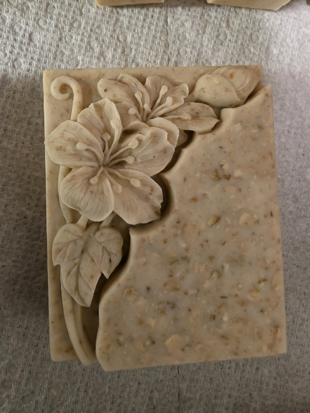 Jabones Artesanales – 💘 amor propio [vainilla, jazmin, avena, miel 🍯]