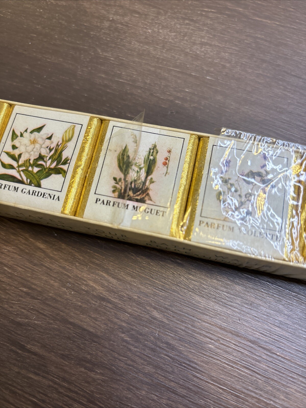 The Fragrance of an English Country Garden Assorted Soap Set of 6 (9 oz total)