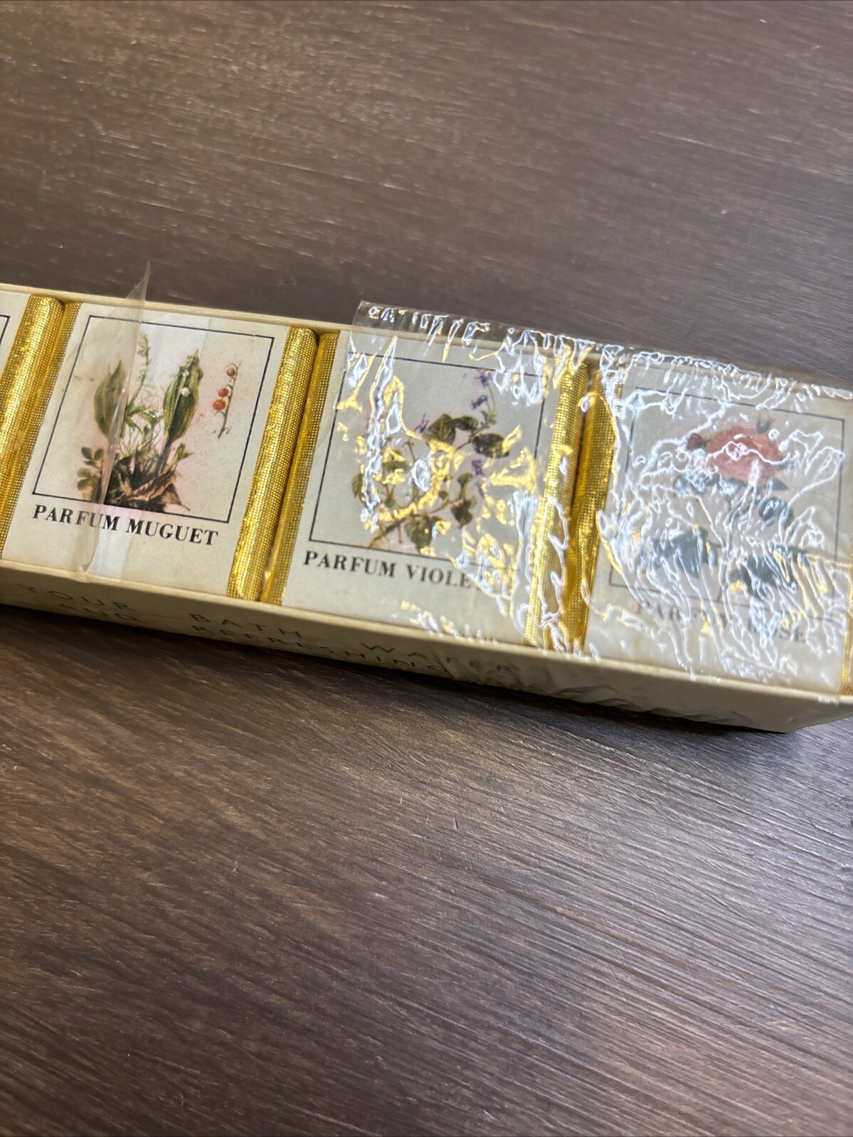 The Fragrance of an English Country Garden Assorted Soap Set of 6 (9 oz total)