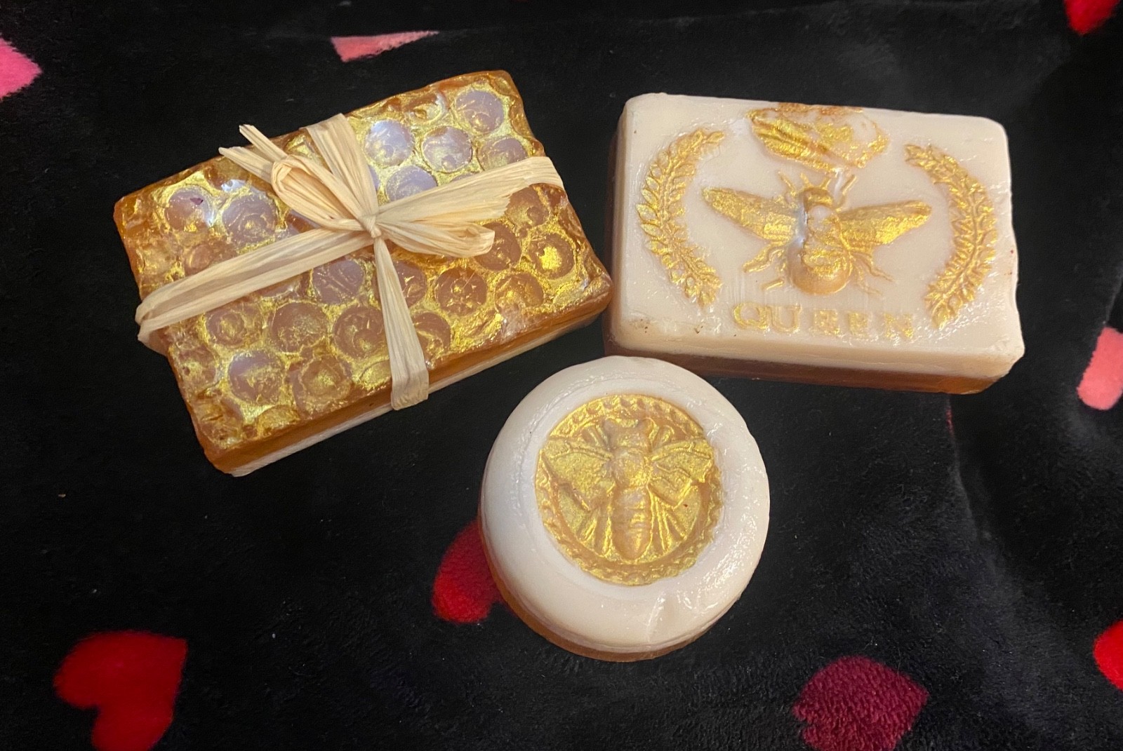 YWC Homemade Queen Bee Honeycomb Honey Bee Soap Set of 3 Rare VTG GrannyCore