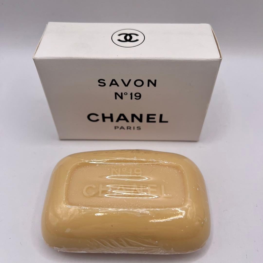 CHANEL Savon No. 19 75g & Eau de Toilette 19ml Set Ships from Japan